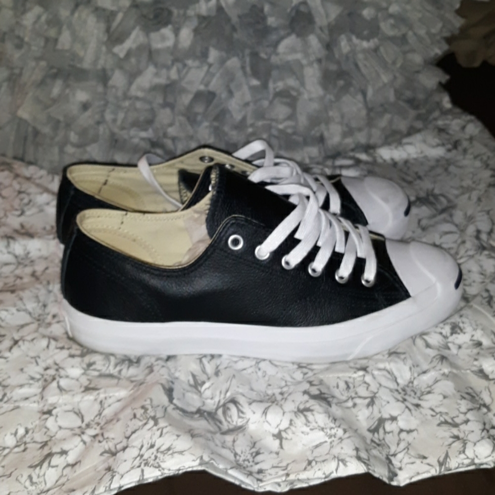 Converse - Picture 2 of 3